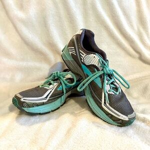 Women’s Brooks Ravenna 3 running shoe. Size 10.5.